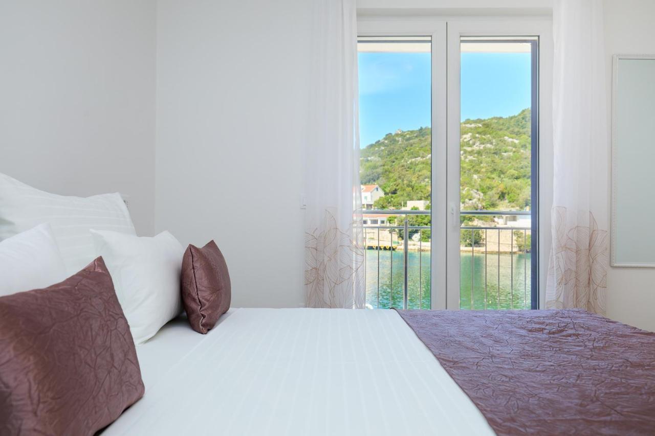 Green Lantern Apartments Okuklje Ngoại thất bức ảnh
